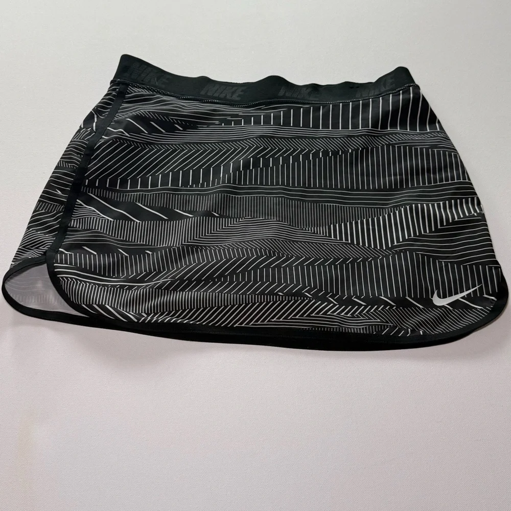 Nike Women's Pink and Black‎ Patterned Jacket